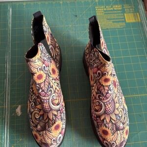 Yes We Vibe Floral Sunflower Women's Shoes Booties Ankle Boots Slip On Sz 10.5M